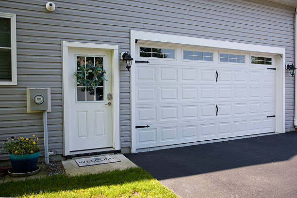 24/7 Emergency Garage Door Panel Replacement experts in Parsons, TN
